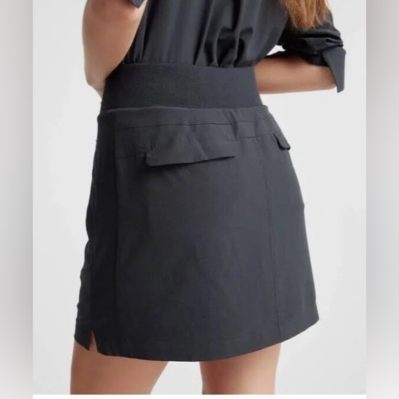 Quince Pants - NWOT‎ Quince Performance Tech Skort Black Size Large Built-In Shorts Zip Pockets